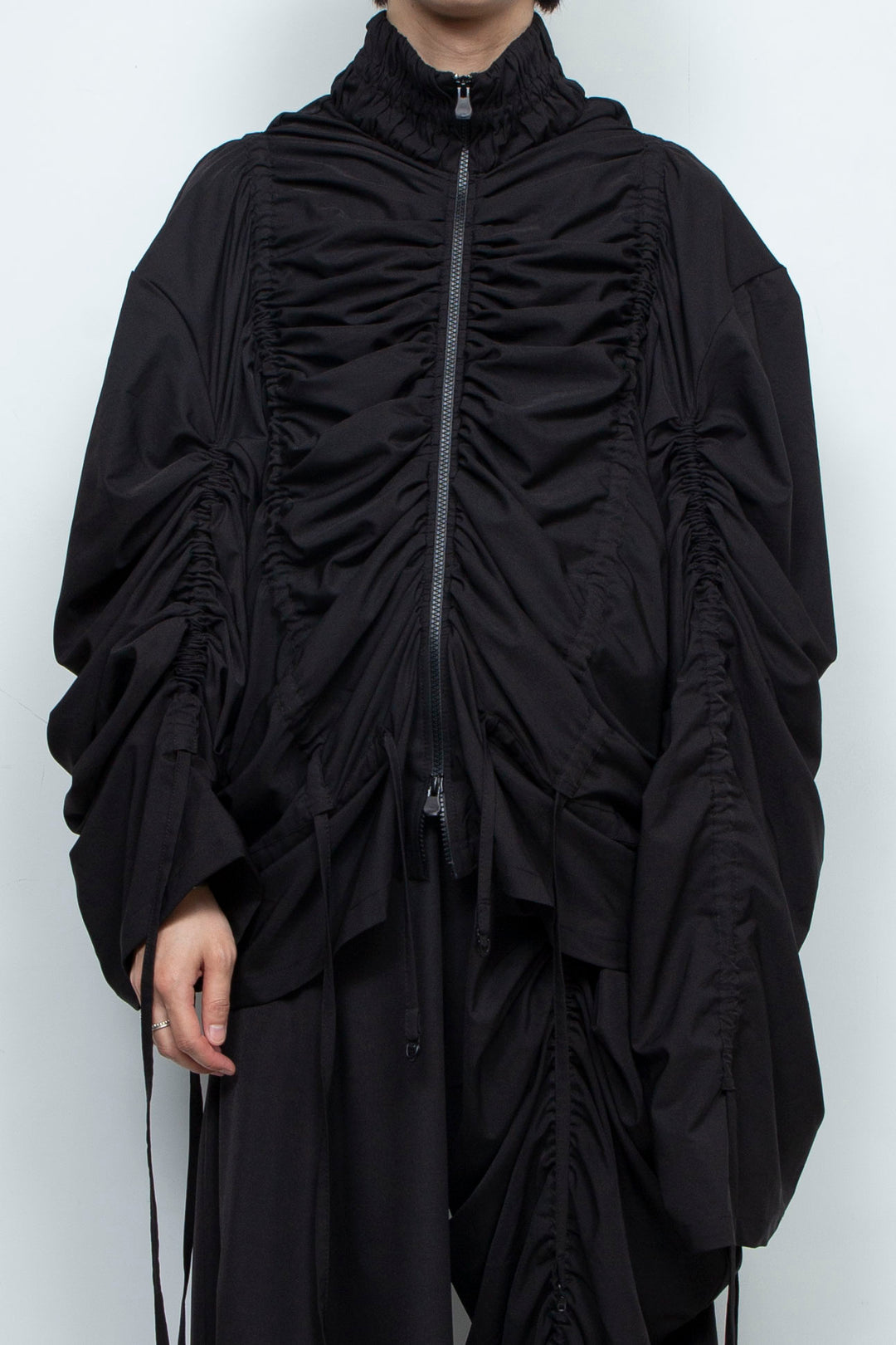BLACK OVERSIZED GATHERED DRAWSTRINGS ZIP UP JACKET