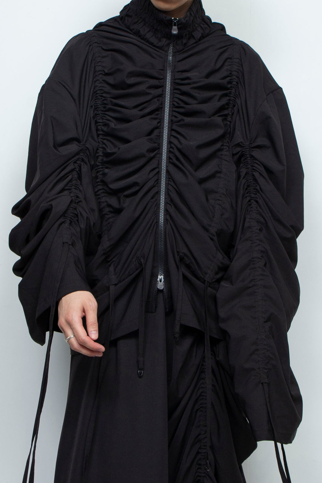 BLACK OVERSIZED GATHERED DRAWSTRINGS ZIP UP JACKET