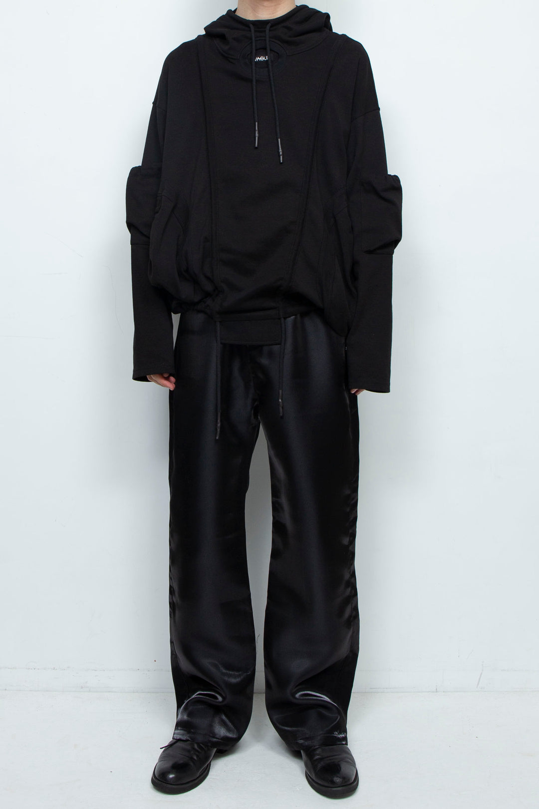 BLACK OVERSIZED HOODED GATHERED DRAWSTRINGS SWEATSHIRT