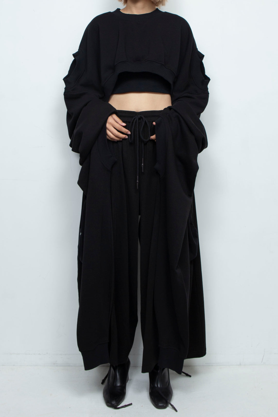 BLACK OVERSIZED TRANSFORMER CROPPED SWEATSHIRT