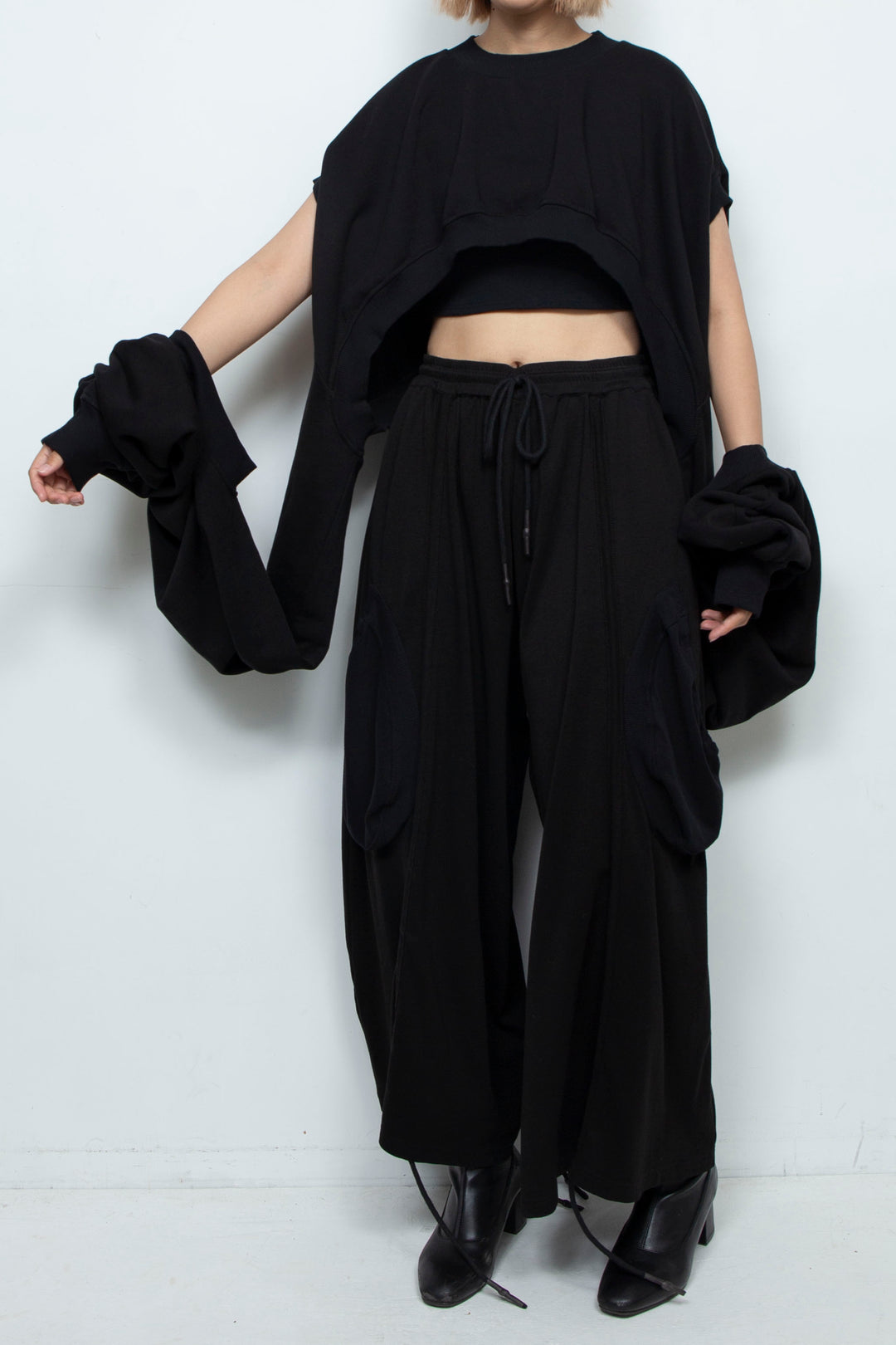 BLACK OVERSIZED TRANSFORMER CROPPED SWEATSHIRT