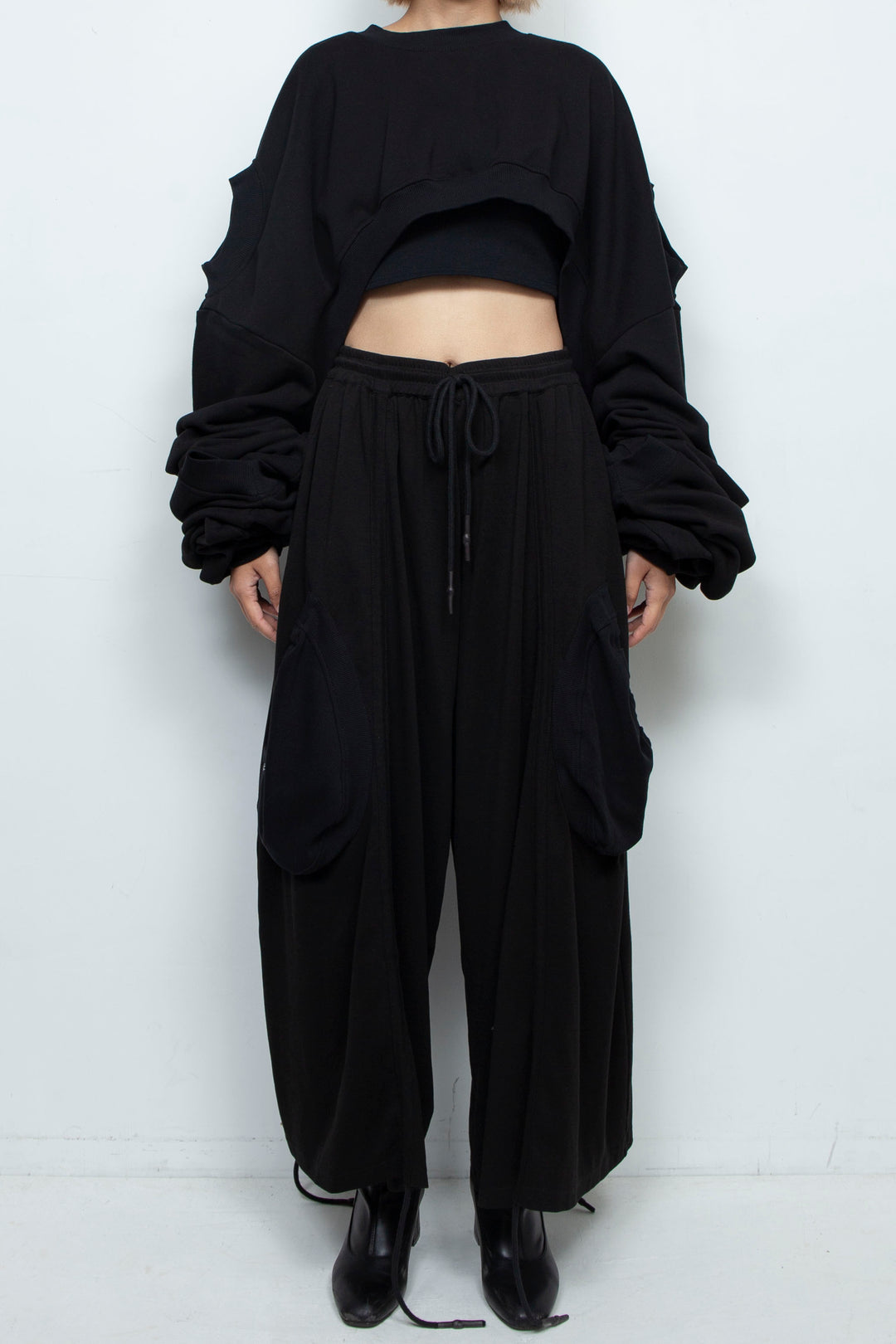 BLACK OVERSIZED TRANSFORMER CROPPED SWEATSHIRT