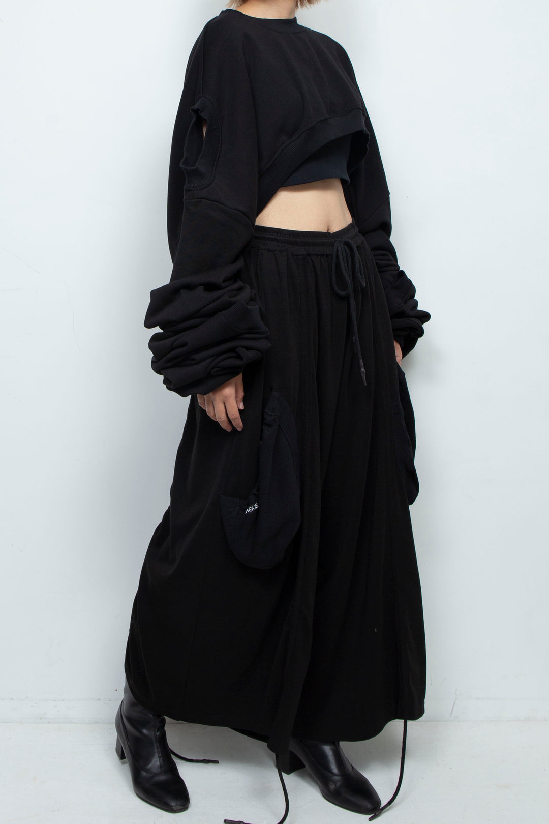 BLACK OVERSIZED TRANSFORMER CROPPED SWEATSHIRT