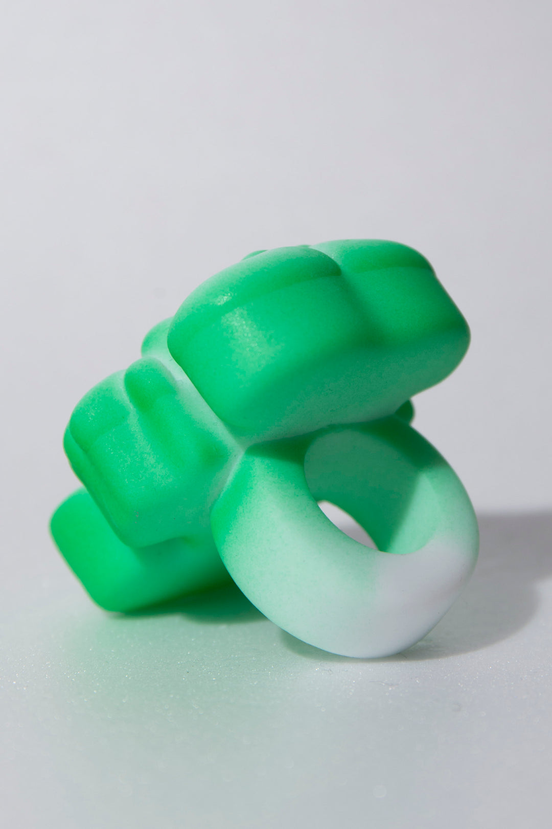 clown ring ( L )
