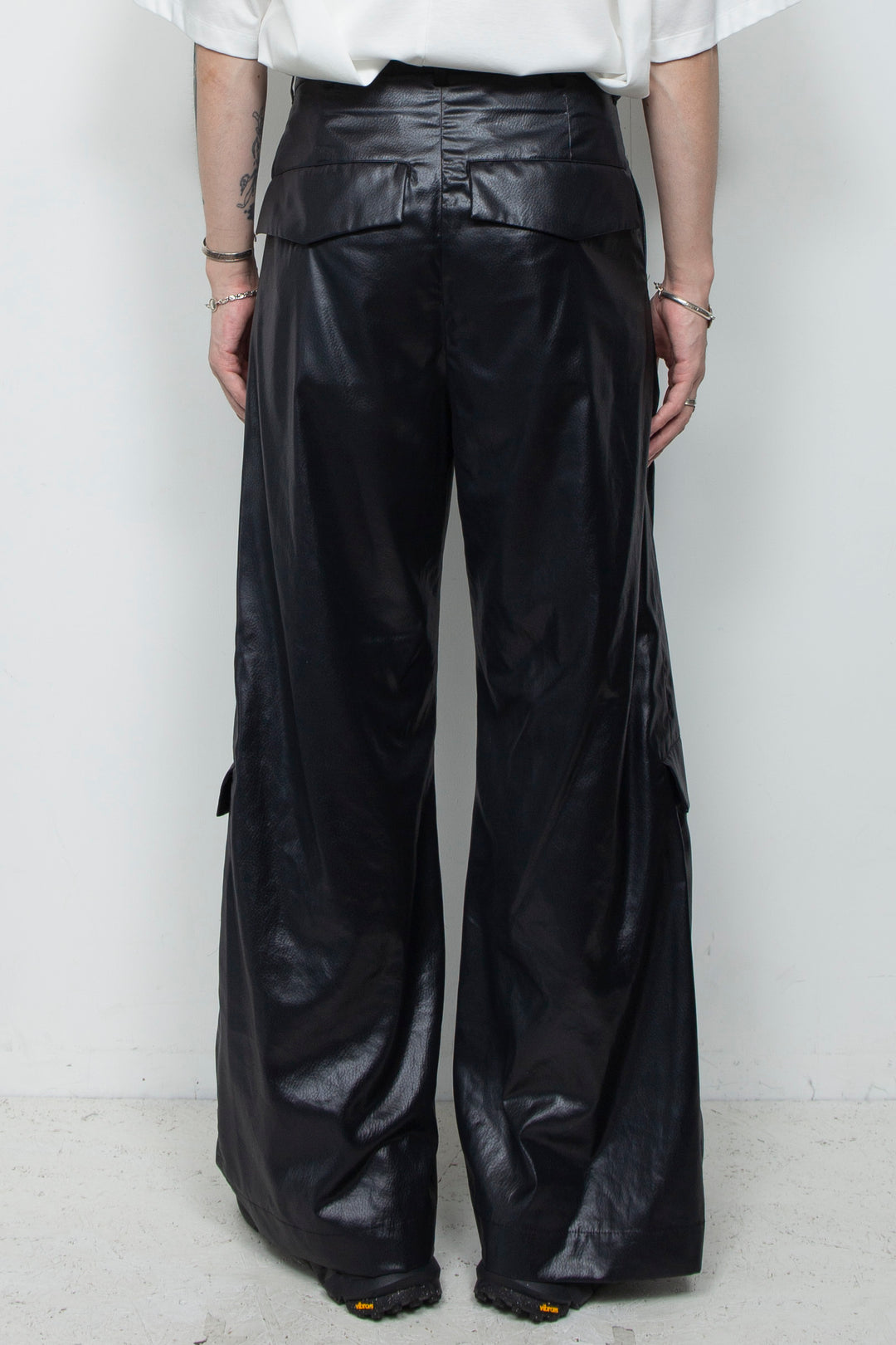 FAKE-FAKE LEATHER II Thin Flap Baggy Trousers BLACK