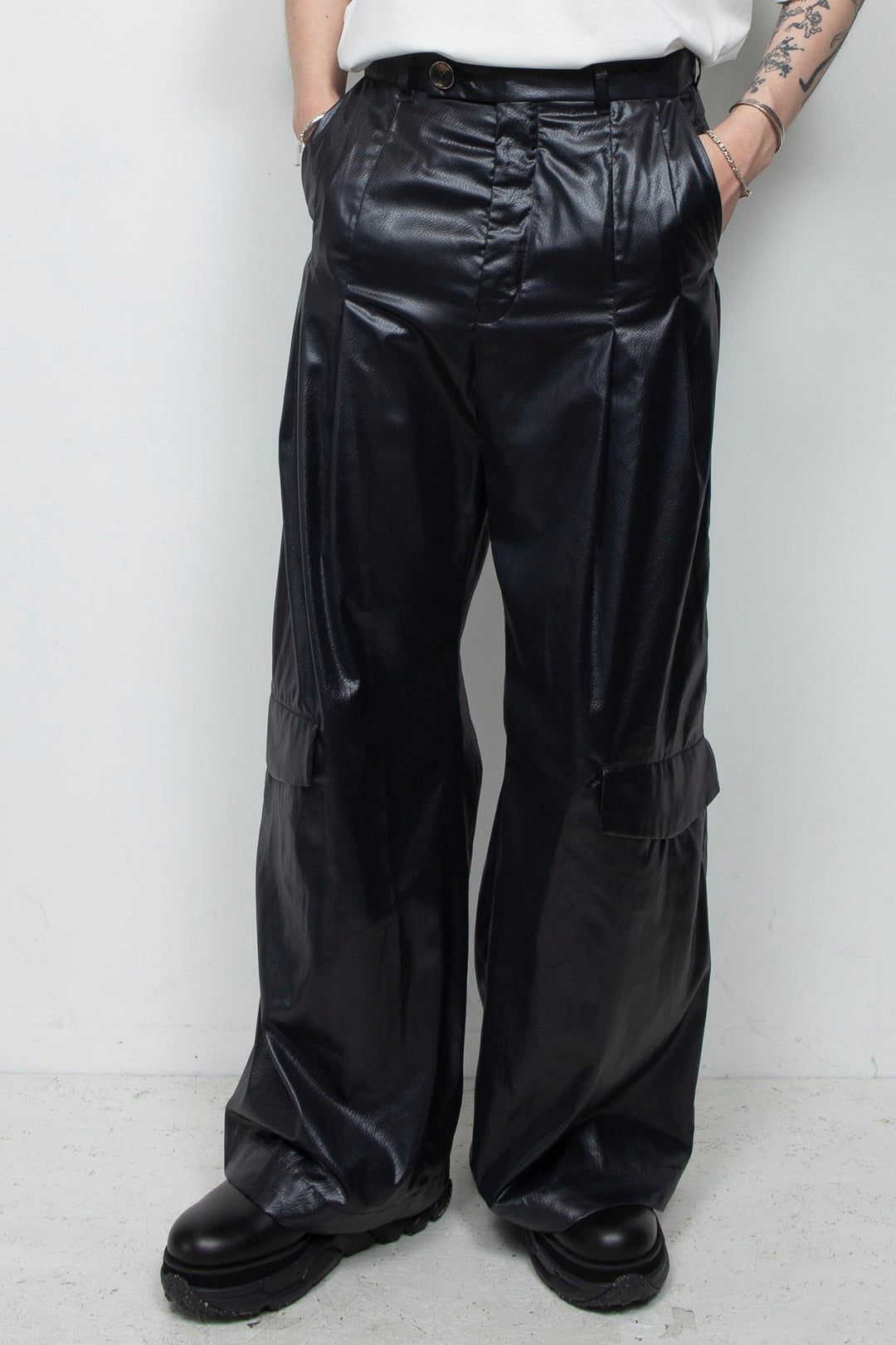 FAKE-FAKE LEATHER II Thin Flap Baggy Trousers BLACK