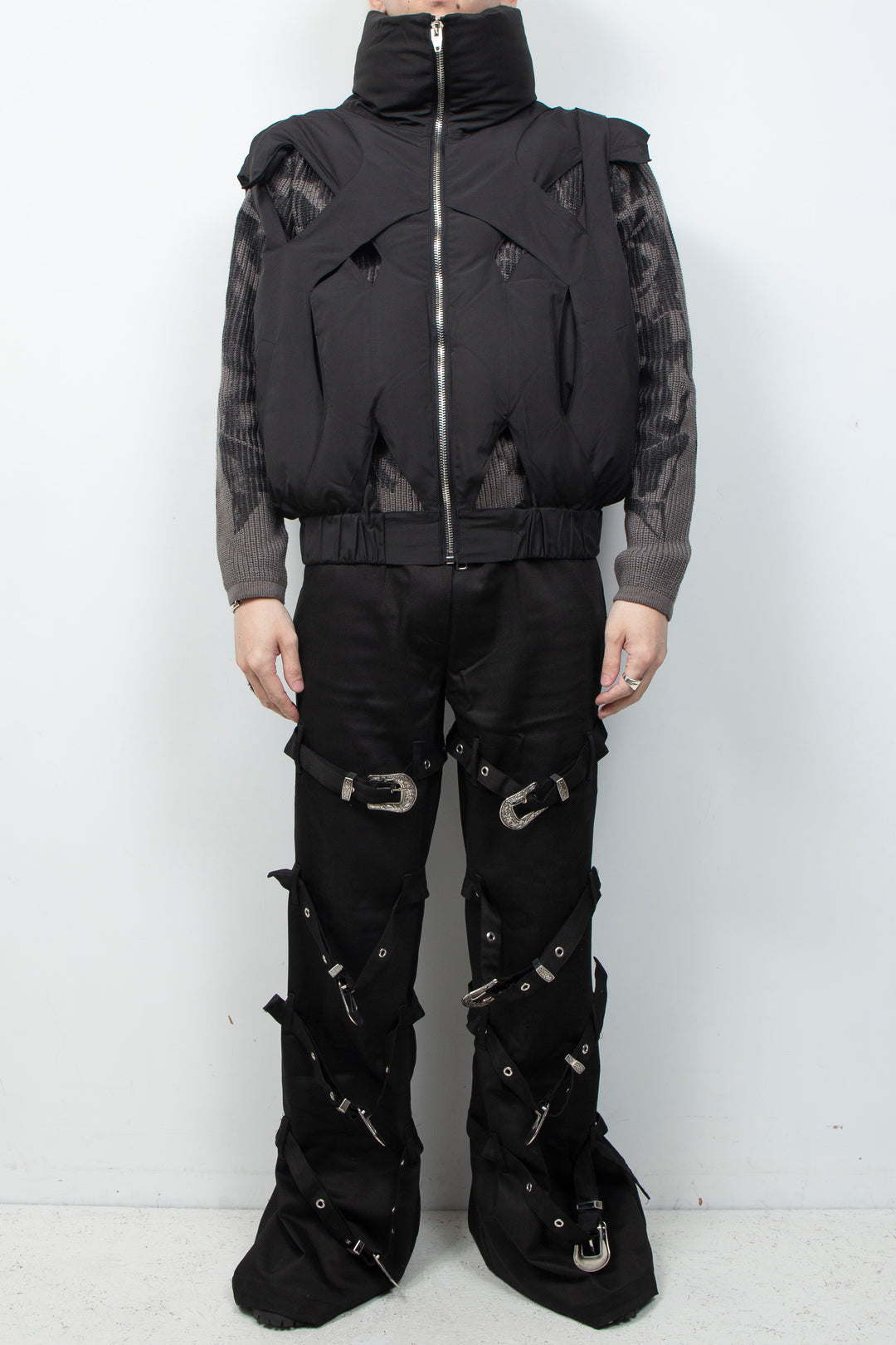 Black hollowed-out cotton vest