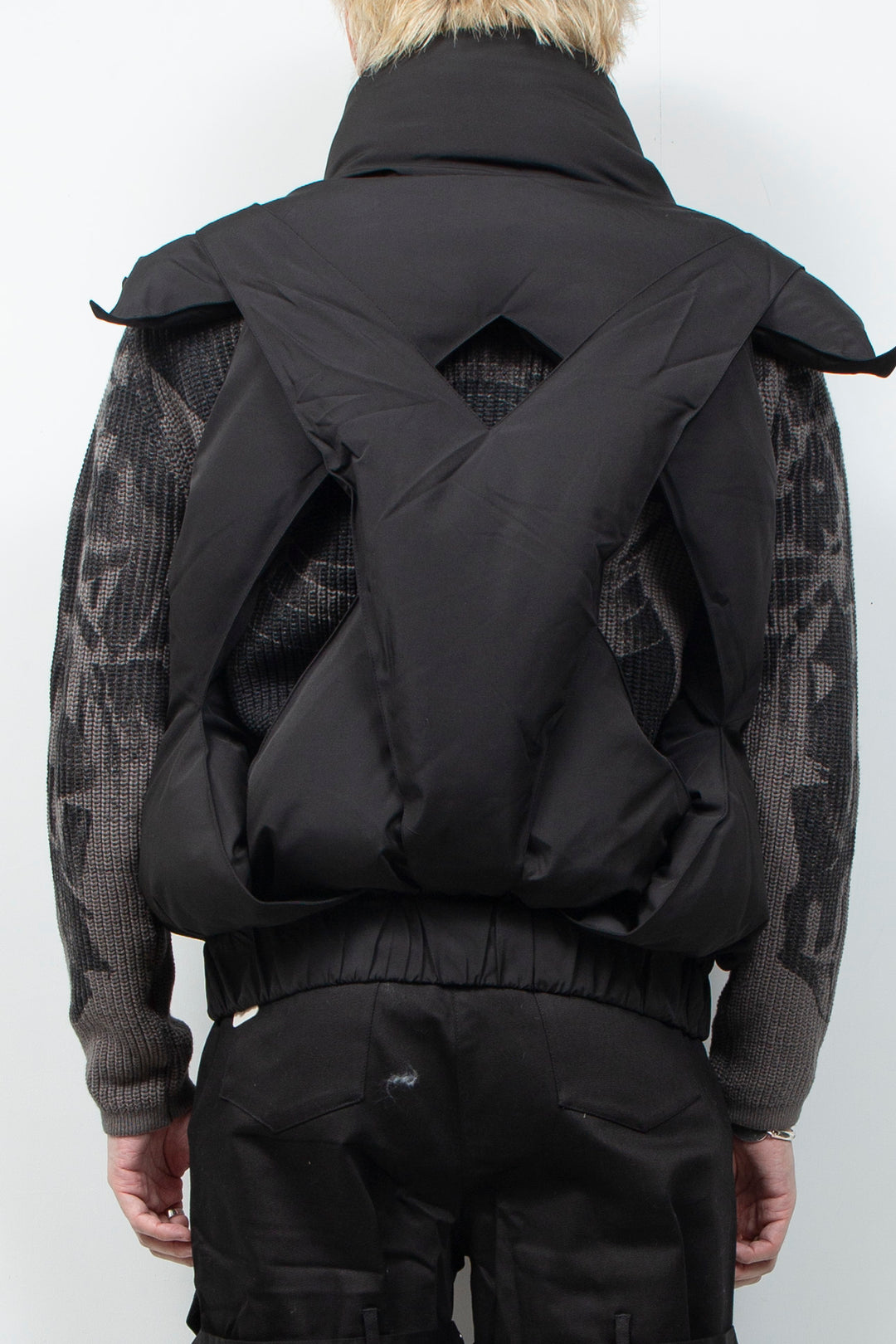 Black hollowed-out cotton vest