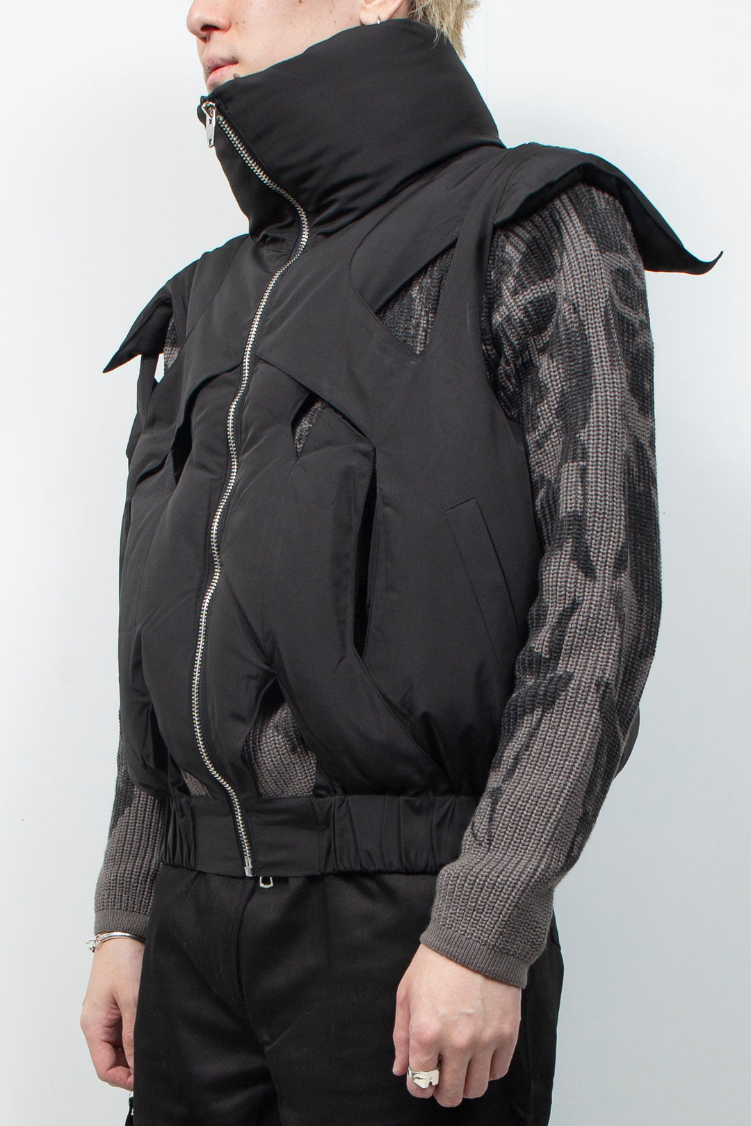 Black hollowed-out cotton vest