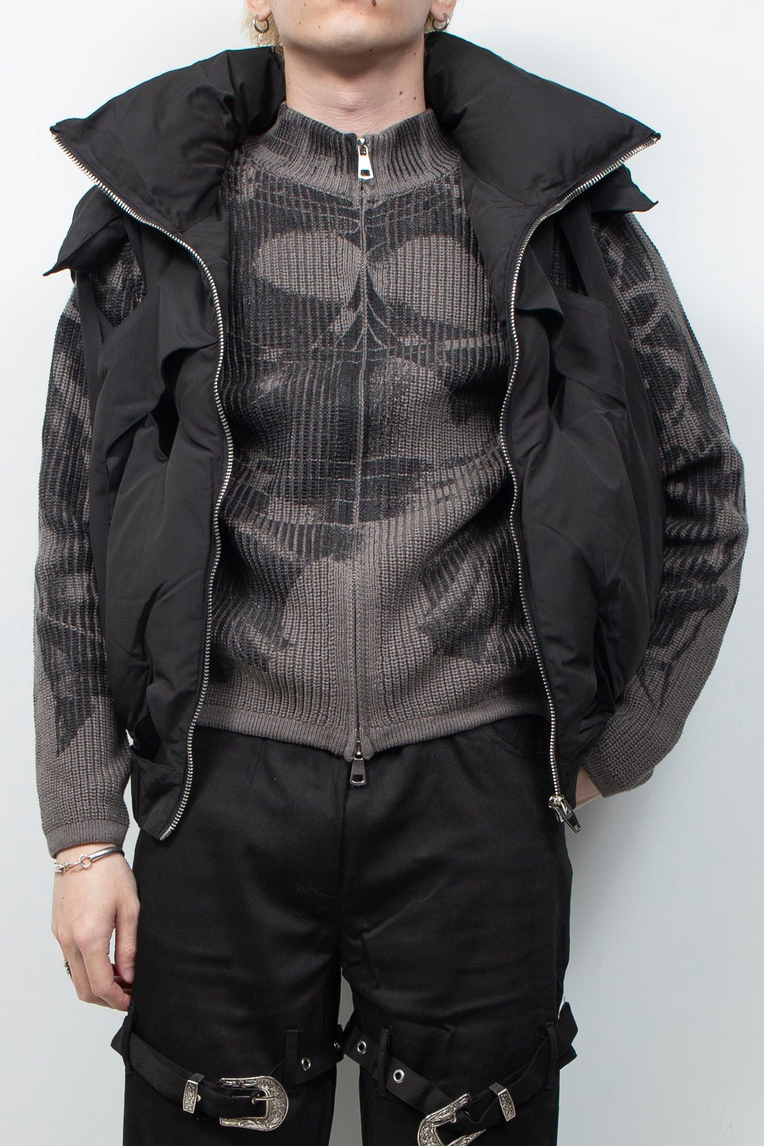 Black hollowed-out cotton vest