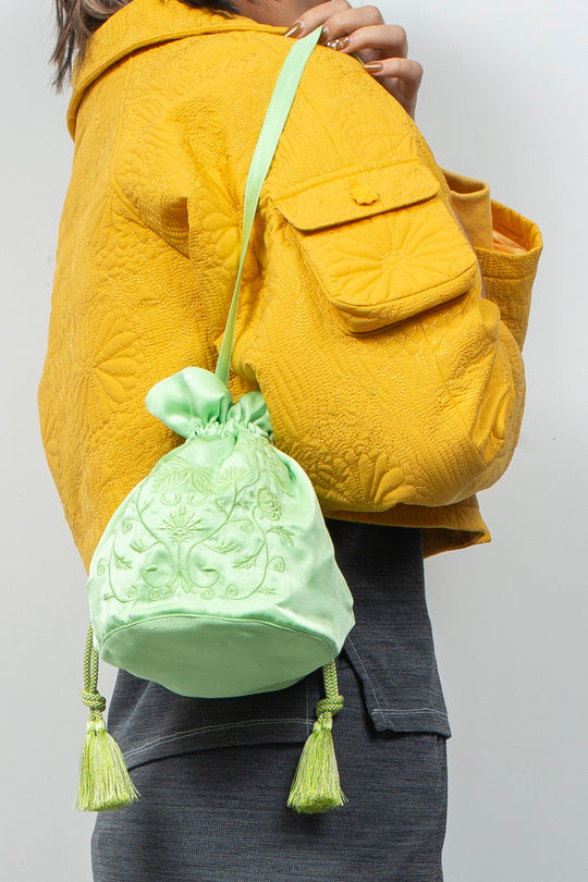 KIKU Embroidered Drawstring Bag Light green