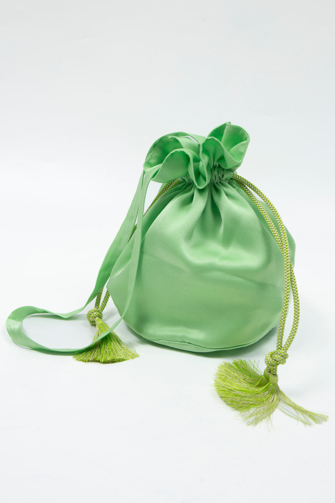 KIKU Embroidered Drawstring Bag Light green