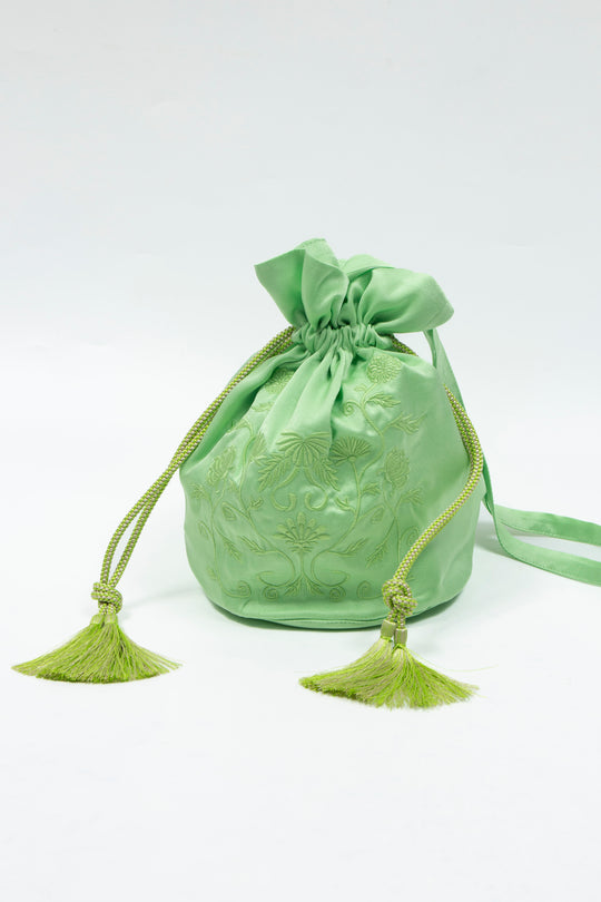 KIKU Embroidered Drawstring Bag Light green