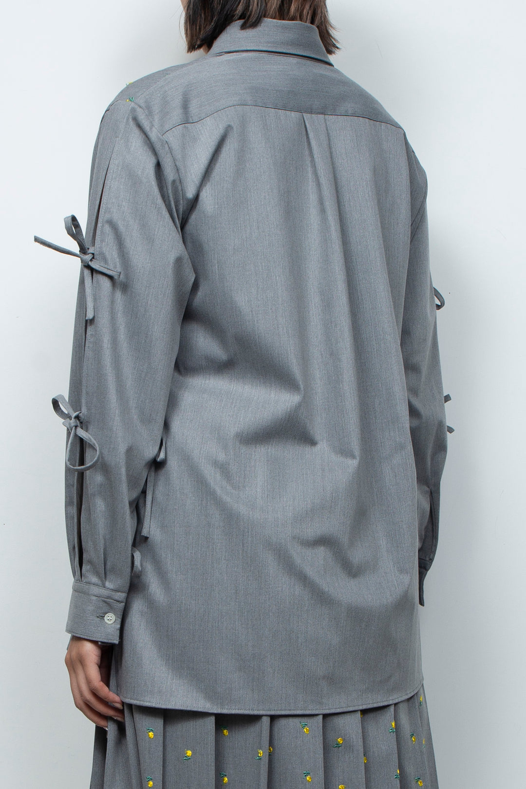 Flower embroidery ribbon blouse l.gray