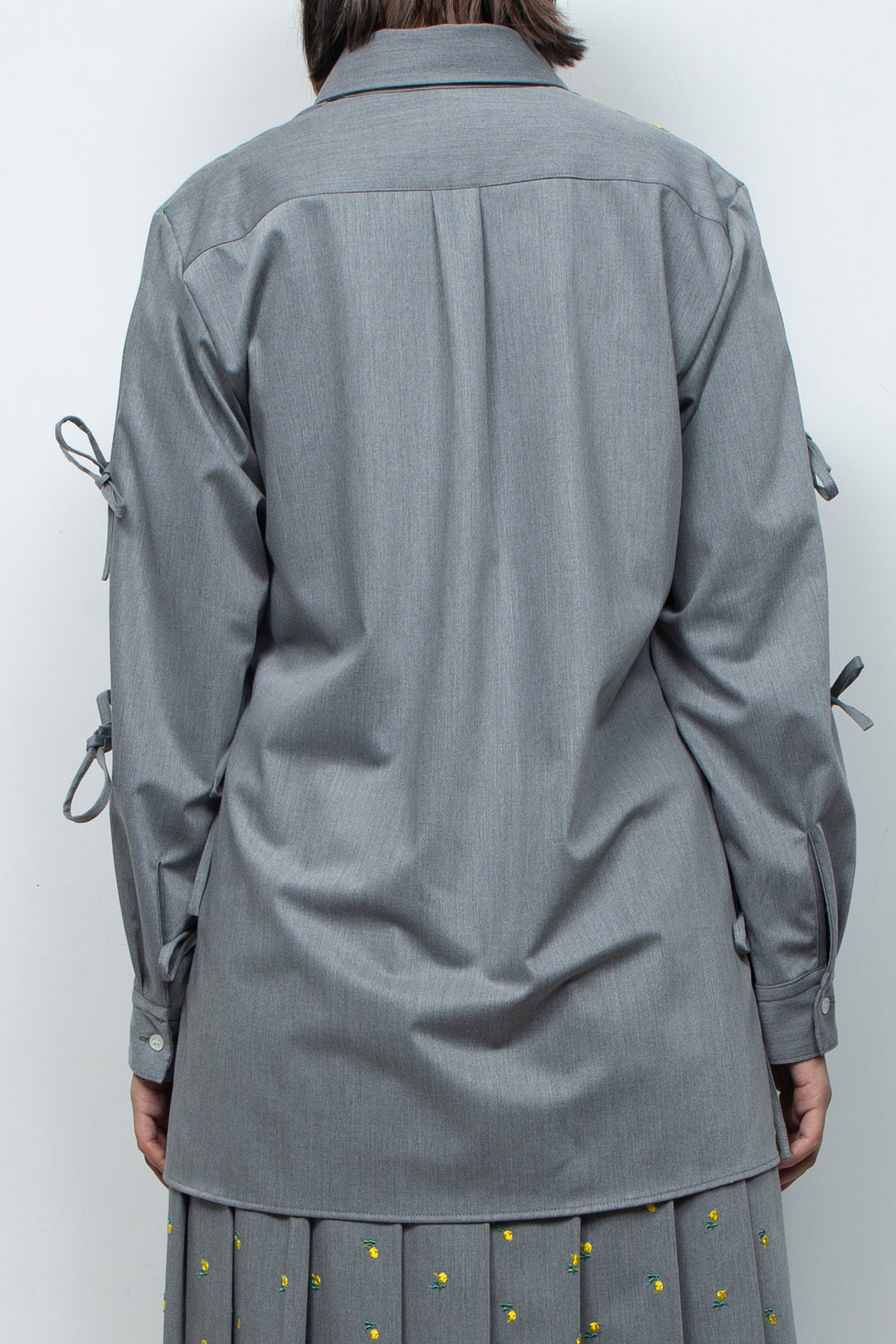 Flower embroidery ribbon blouse l.gray