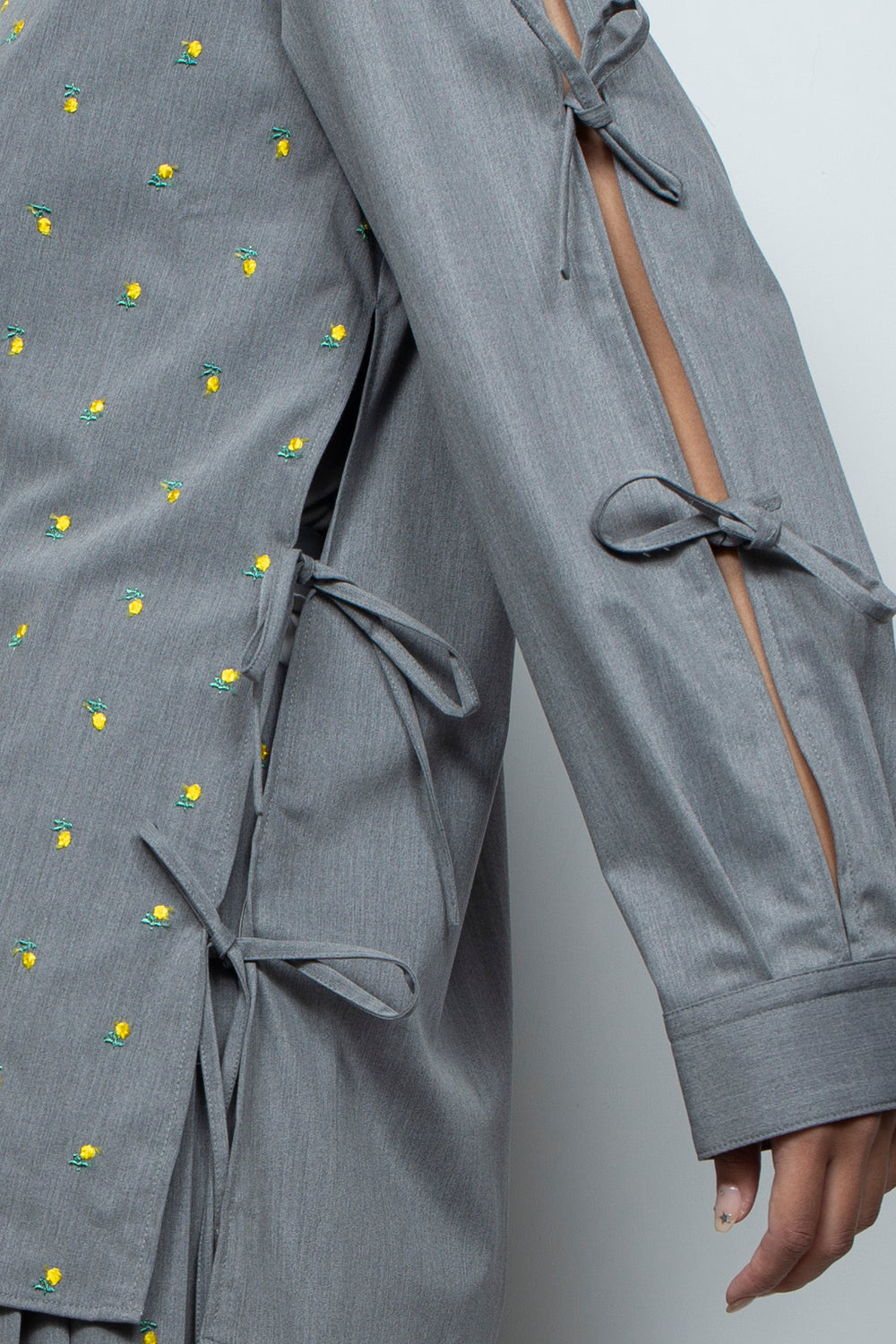 Flower embroidery ribbon blouse l.gray