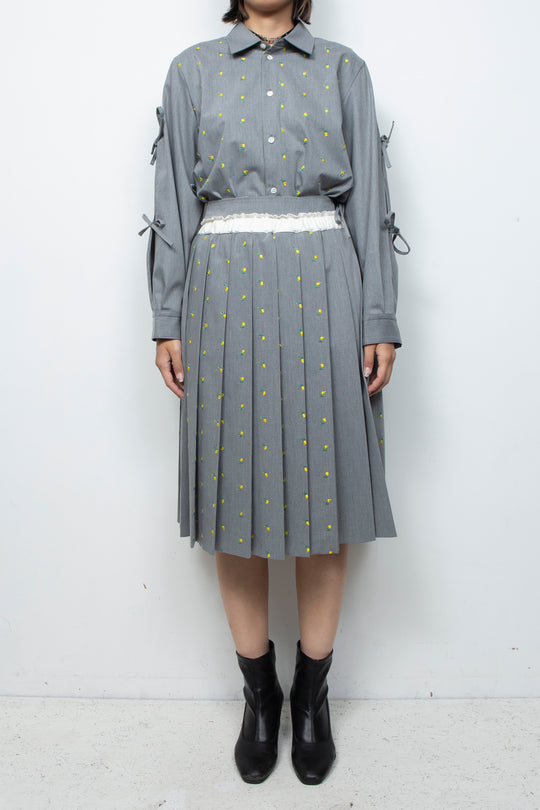 Flower embroidery pleated skirt l.gray
