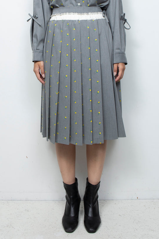 Flower embroidery pleated skirt l.gray