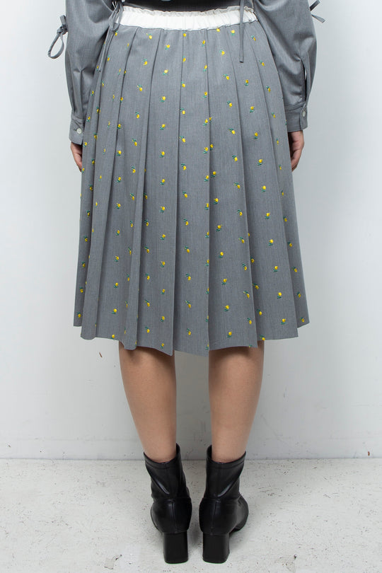 Flower embroidery pleated skirt l.gray