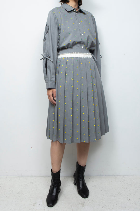 Flower embroidery pleated skirt l.gray