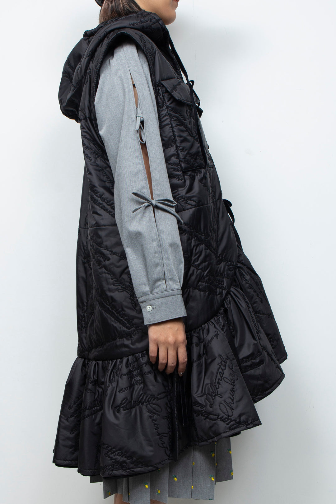 Quilting ruffled gilet