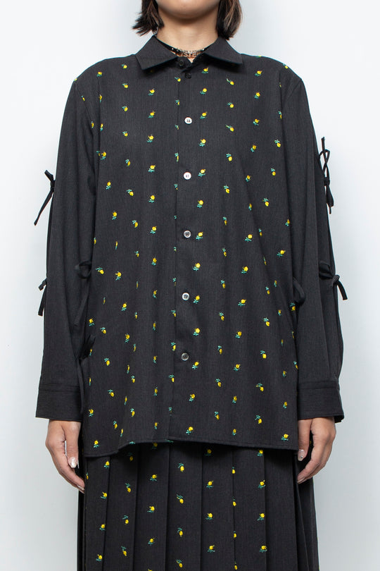 Flower embroidery ribbon blouse gray