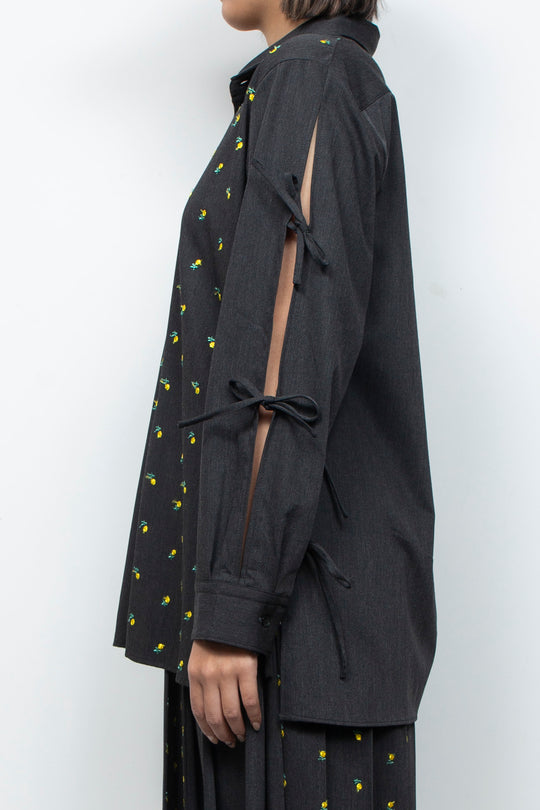 Flower embroidery ribbon blouse gray