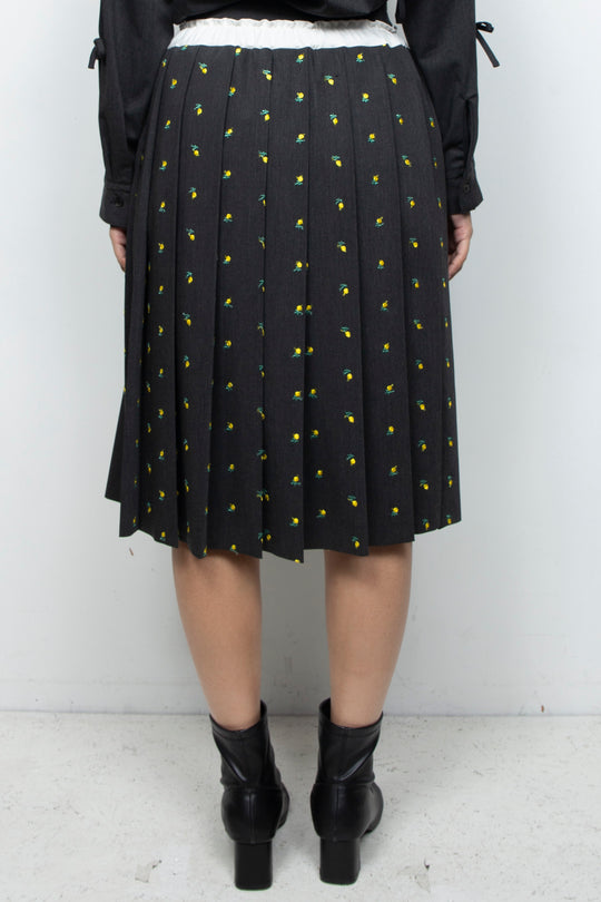 Flower embroidery pleated skirt gray