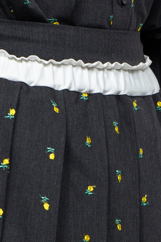 Flower embroidery pleated skirt gray