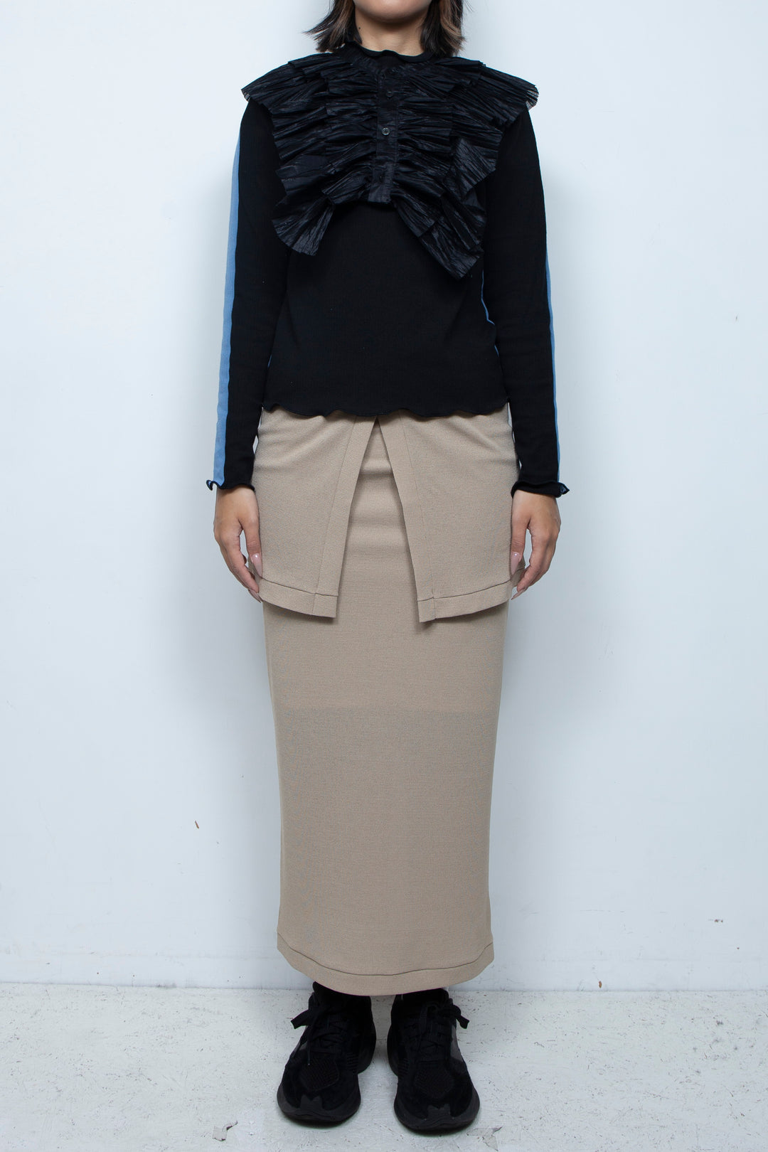 Random Pleat Butterfly Frill Collar Black