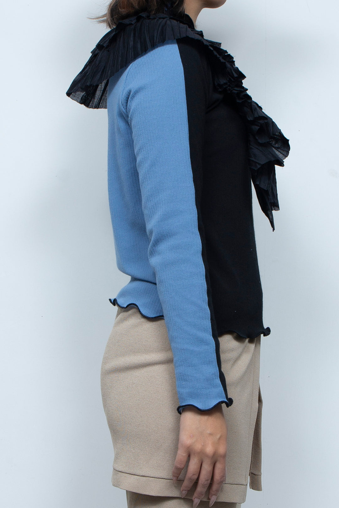 Random Pleat Butterfly Frill Collar Black