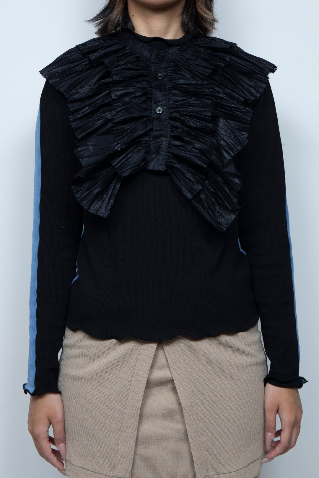 Random Pleat Butterfly Frill Collar Black