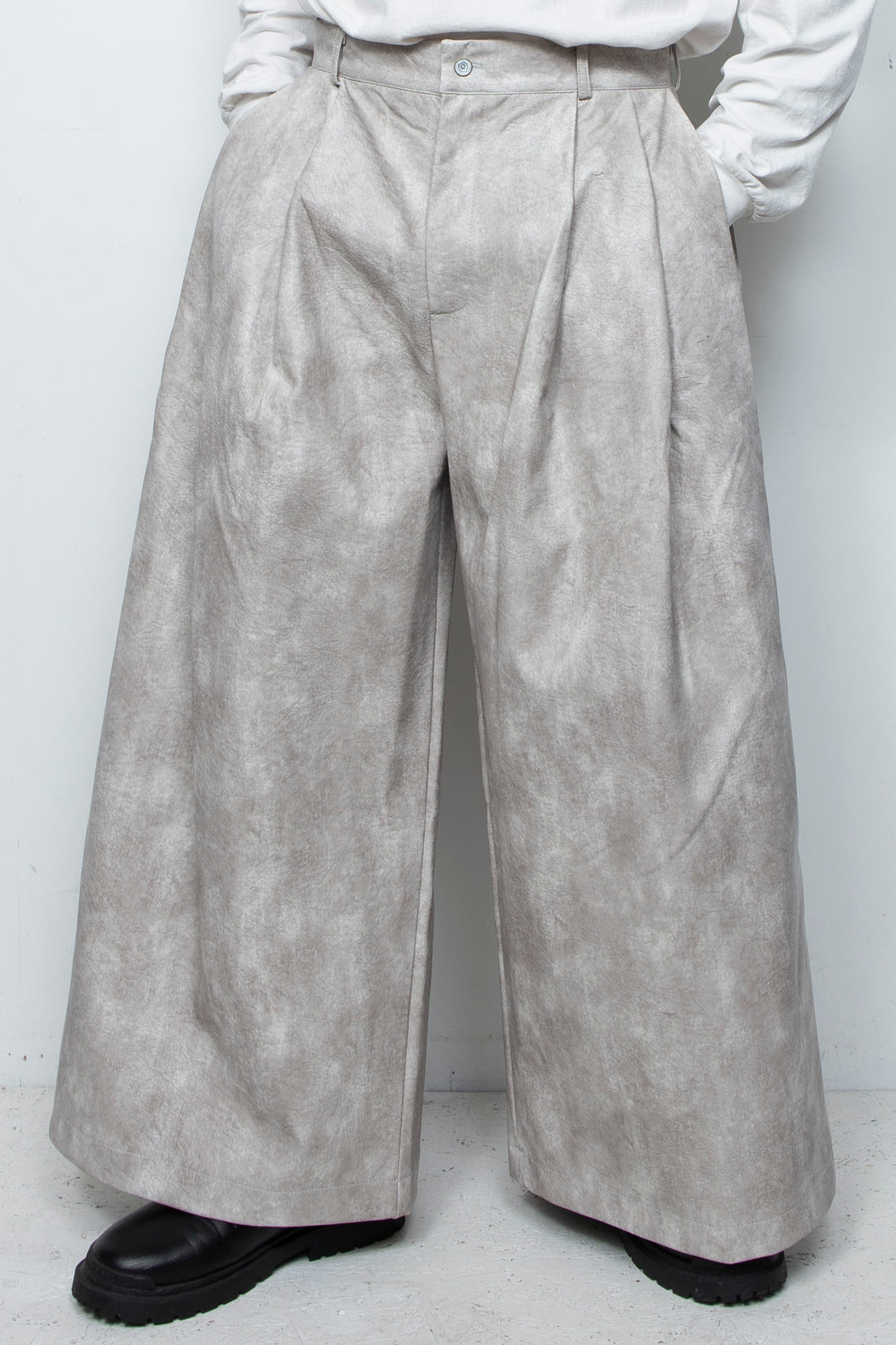 Leather-Look Wide Pants LA25AW012 WHITE