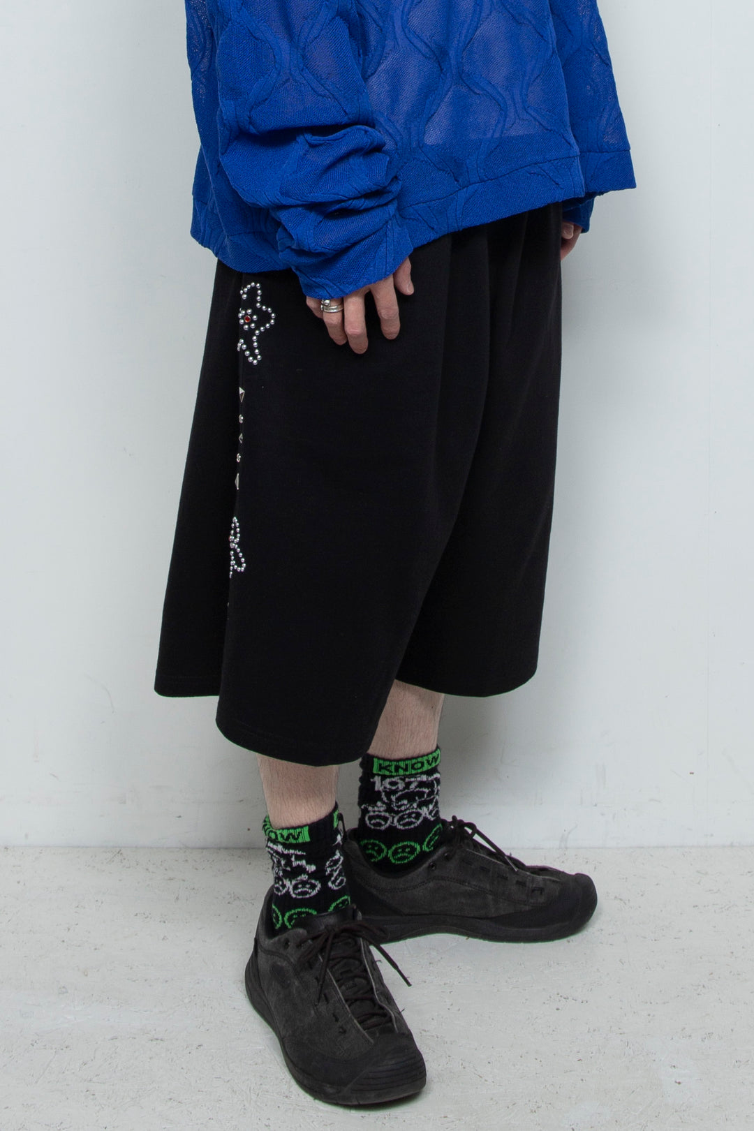 EMBELLISHED FLORAL JOGGER SHORTS BLACK