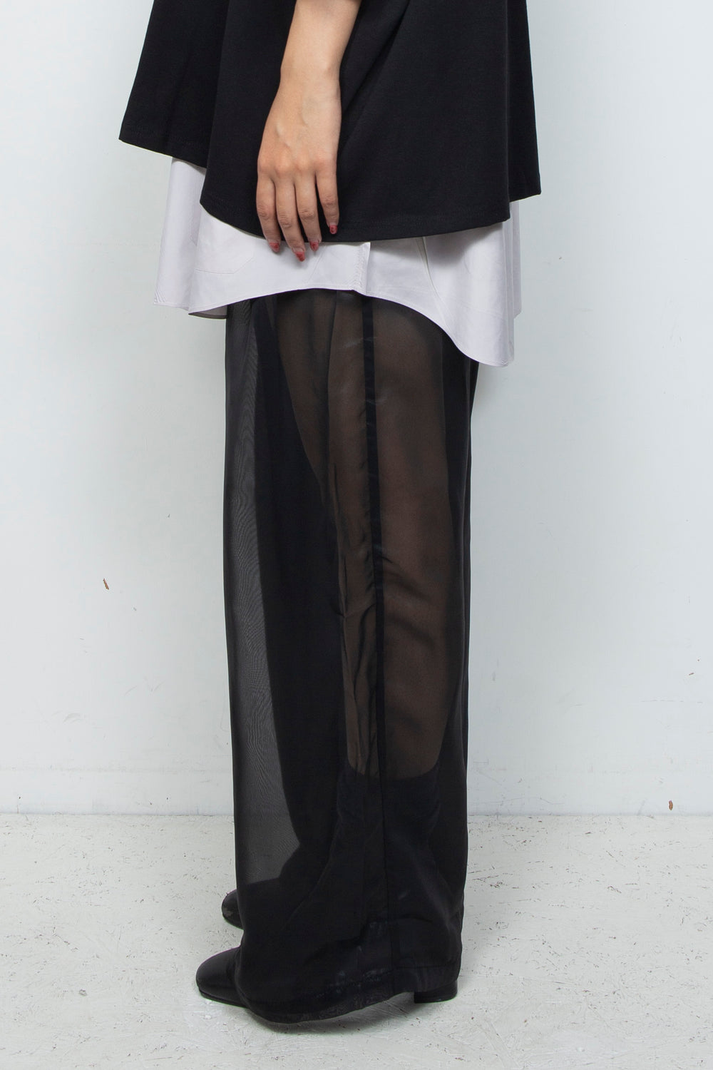 ETHER BLACK SILK COATED CHIFFON PLEATED WIDE PANTS