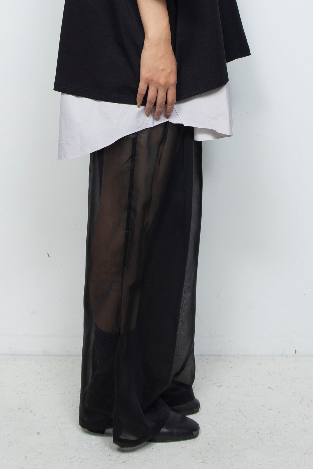 ETHER BLACK SILK COATED CHIFFON PLEATED WIDE PANTS