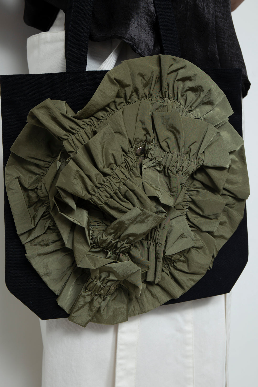 frill tote black×khaki