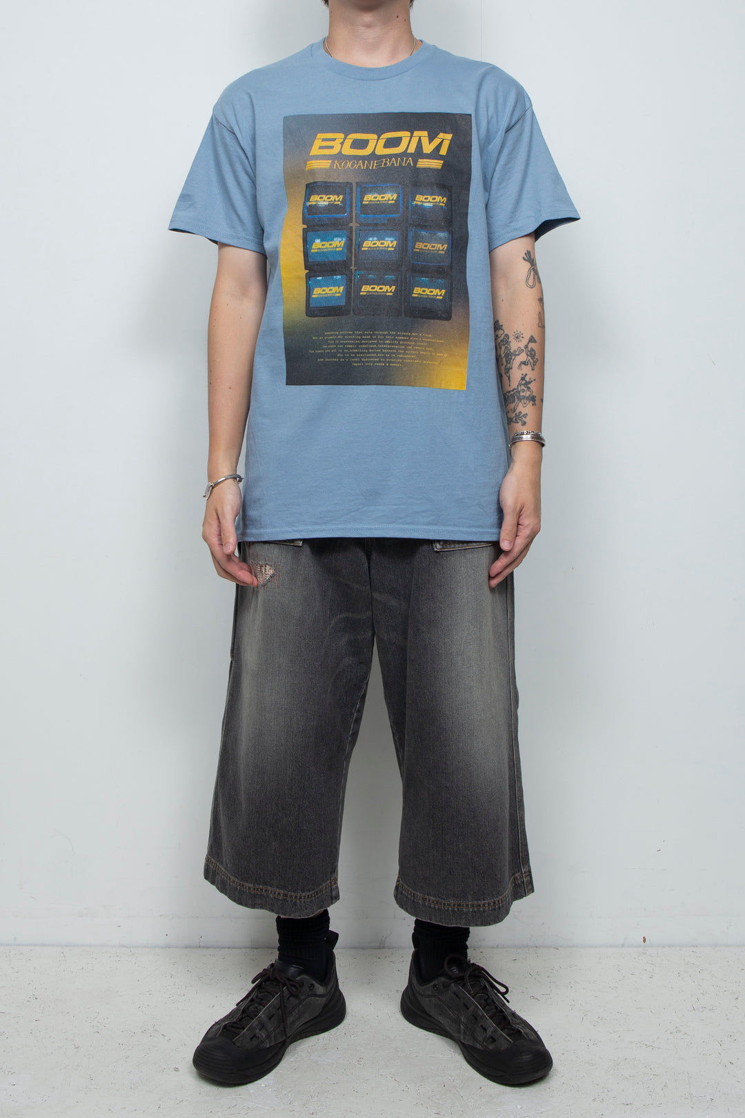"BOOM KOGANEBANA" T-shirt STONE BLUE