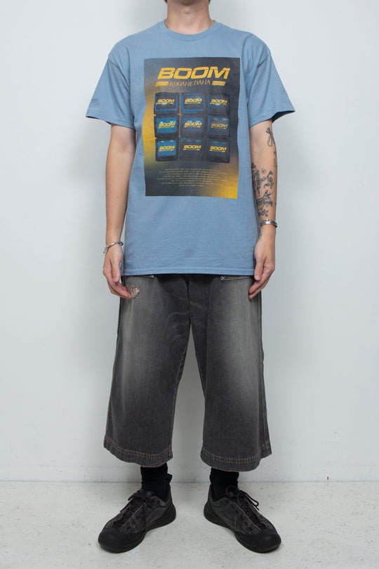"BOOM KOGANEBANA" T-shirt STONE BLUE