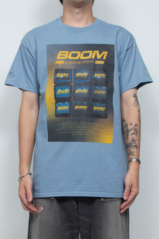 "BOOM KOGANEBANA" T-shirt STONE BLUE
