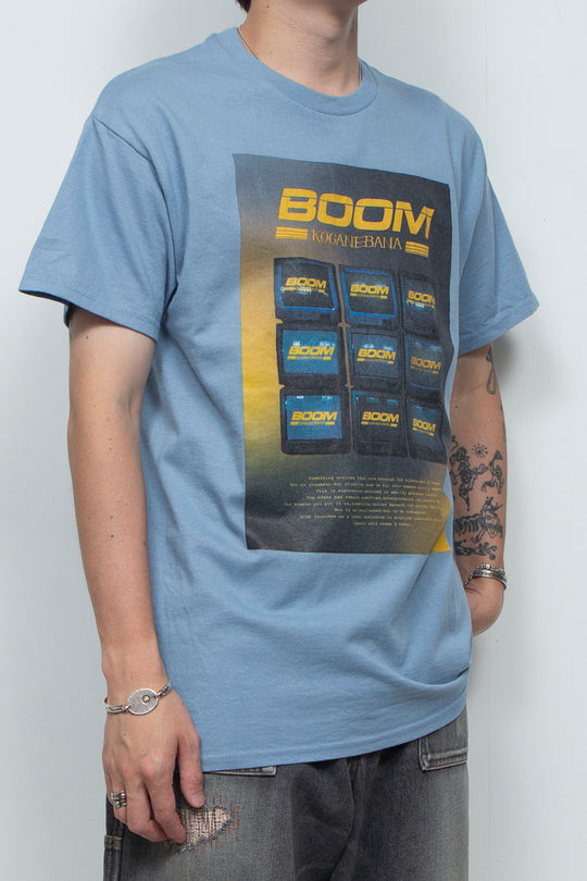 "BOOM KOGANEBANA" T-shirt STONE BLUE