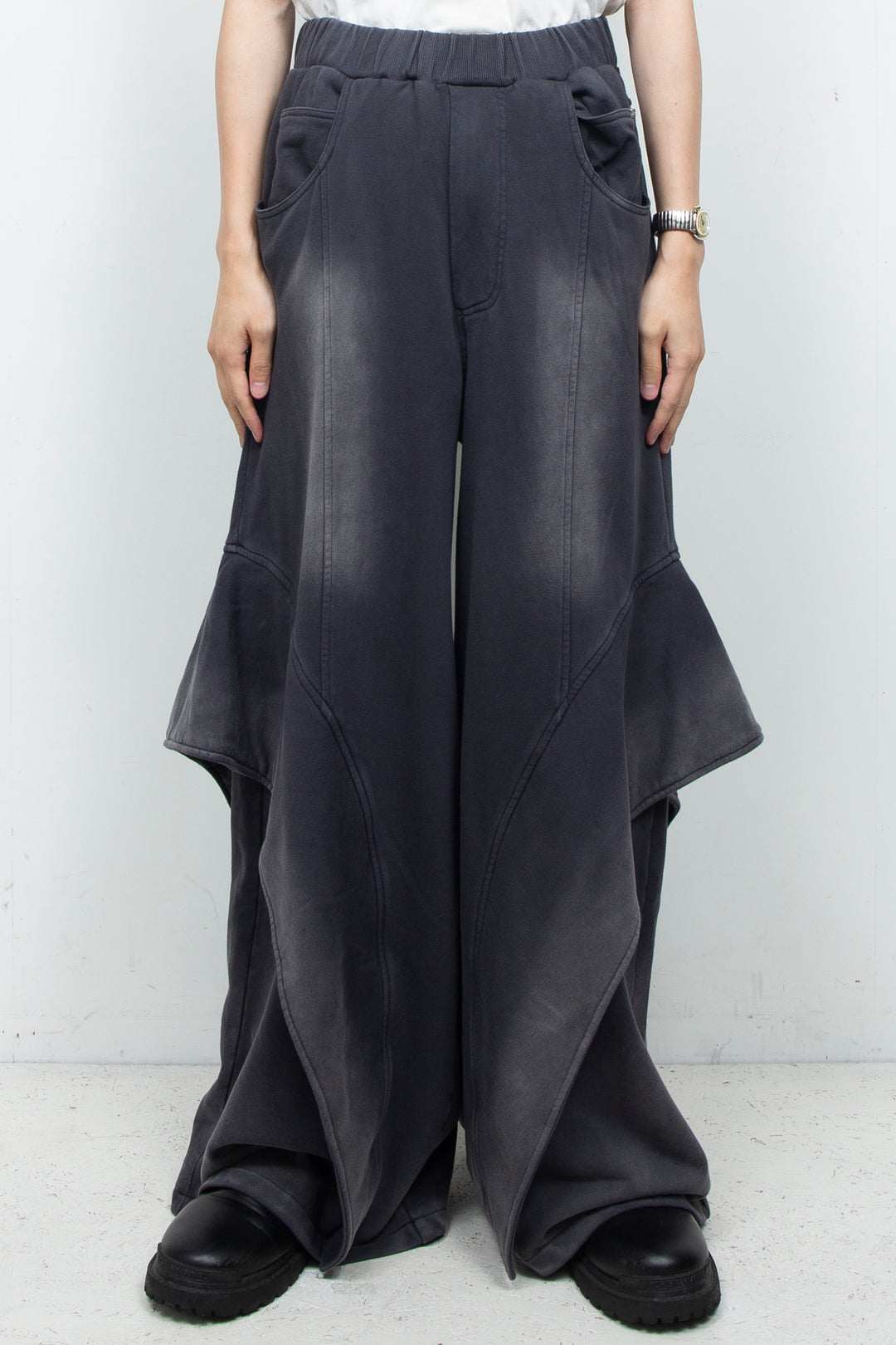 Angel Fin Layer Sweatpants Charcoal