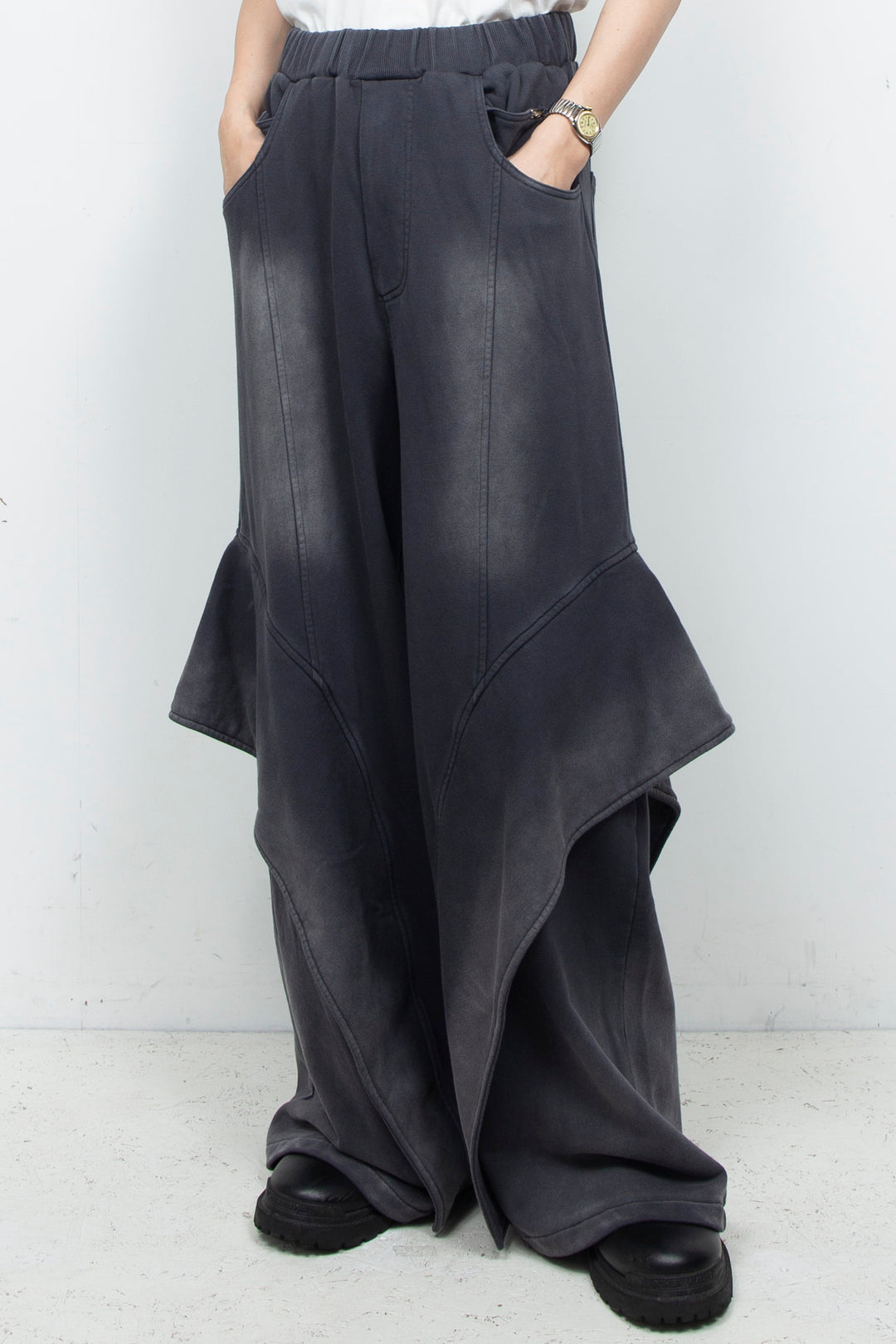 Angel Fin Layer Sweatpants Charcoal