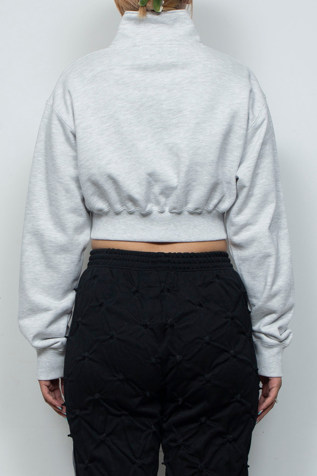 CROPPED HALF-ZIP "MAIN CHARACTER" SWEAT GRAY