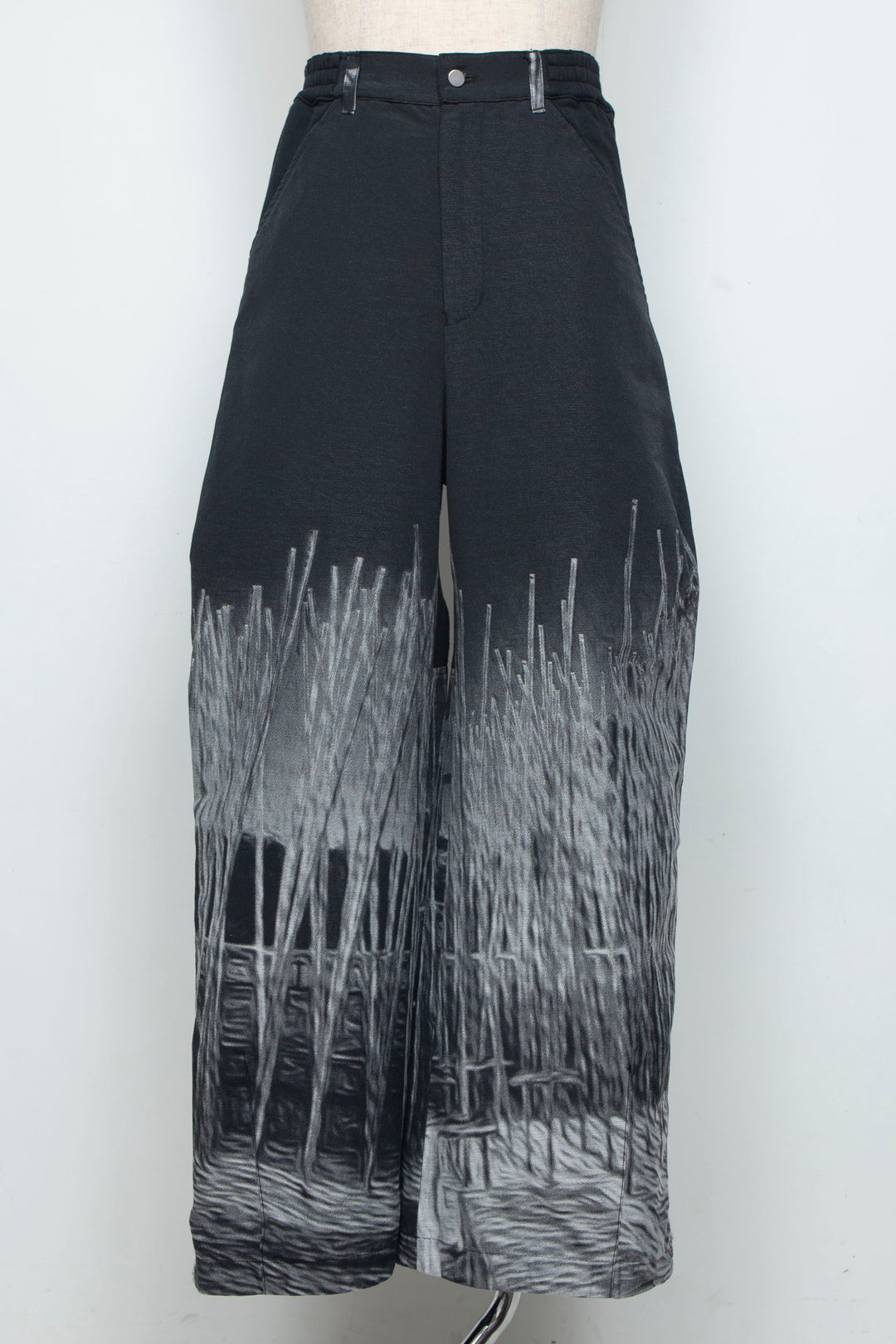 LB26AW-PT10-JQD BLACK and WHITE