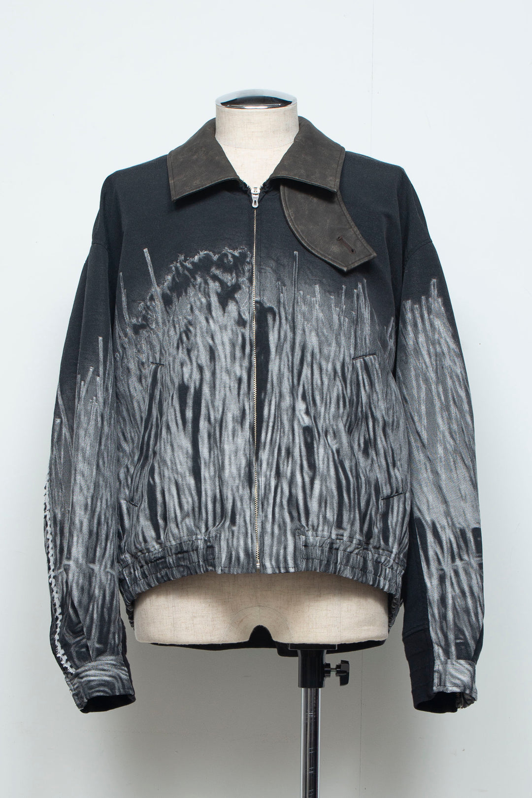 LB26AW-JK10-JQD BLACK and WHITE