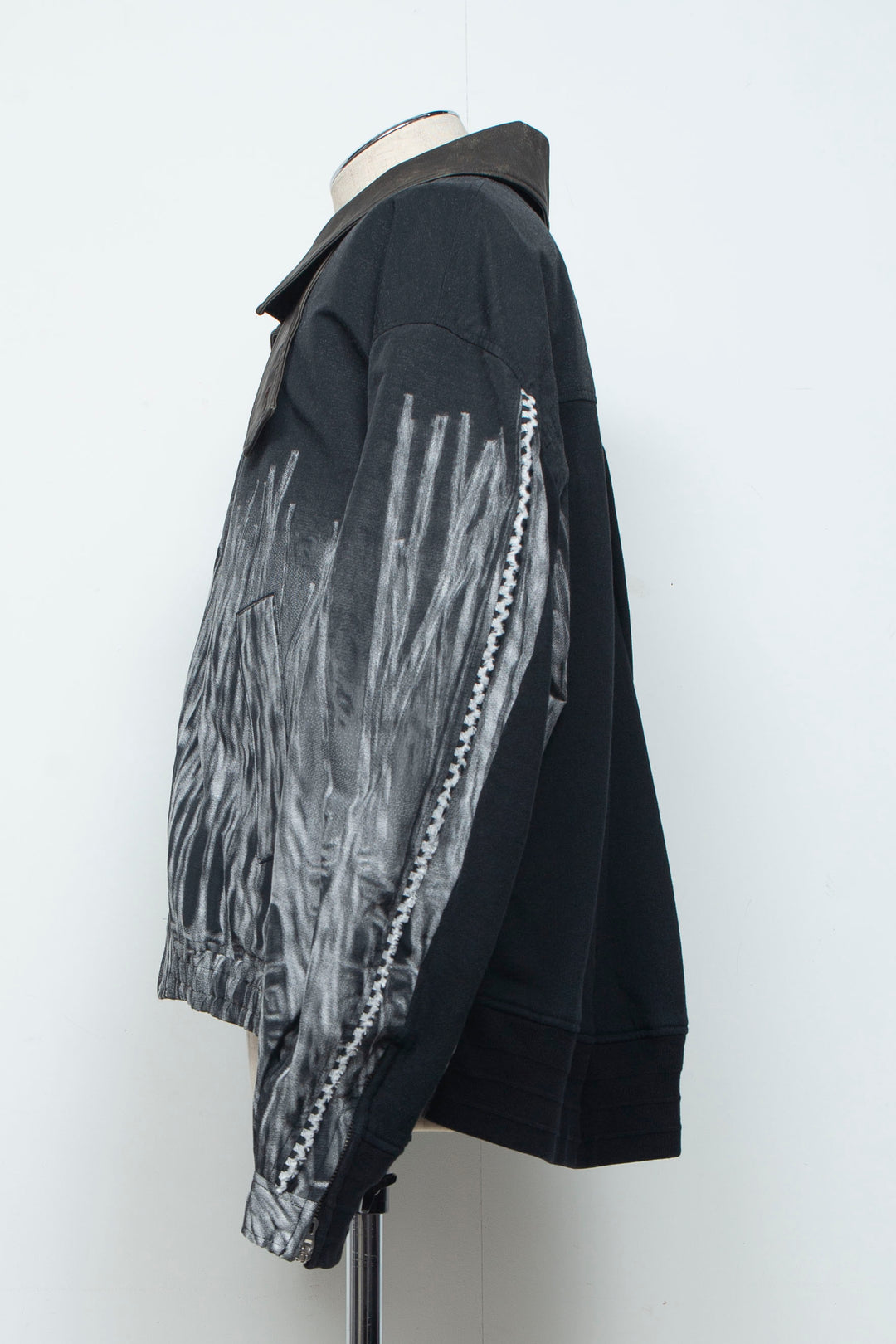 LB26AW-JK10-JQD BLACK and WHITE