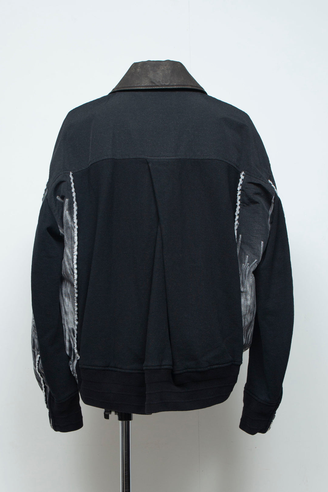 LB26AW-JK10-JQD BLACK and WHITE