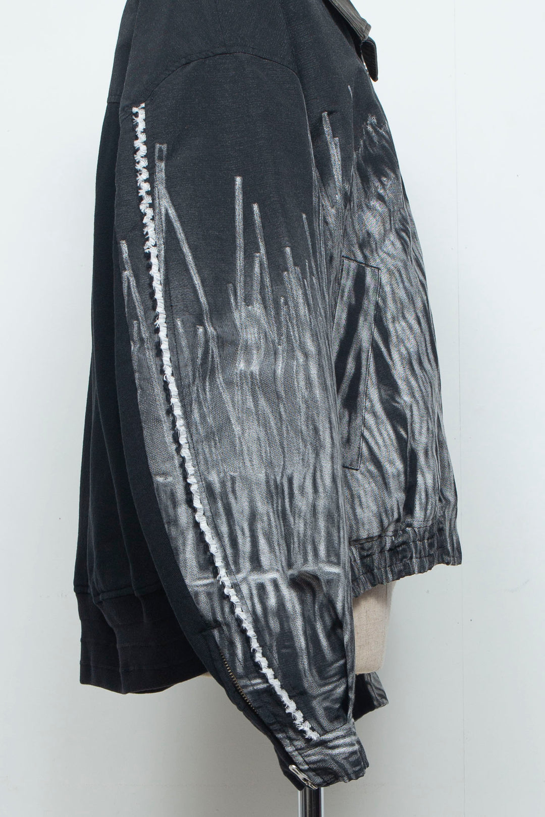 LB26AW-JK10-JQD BLACK and WHITE