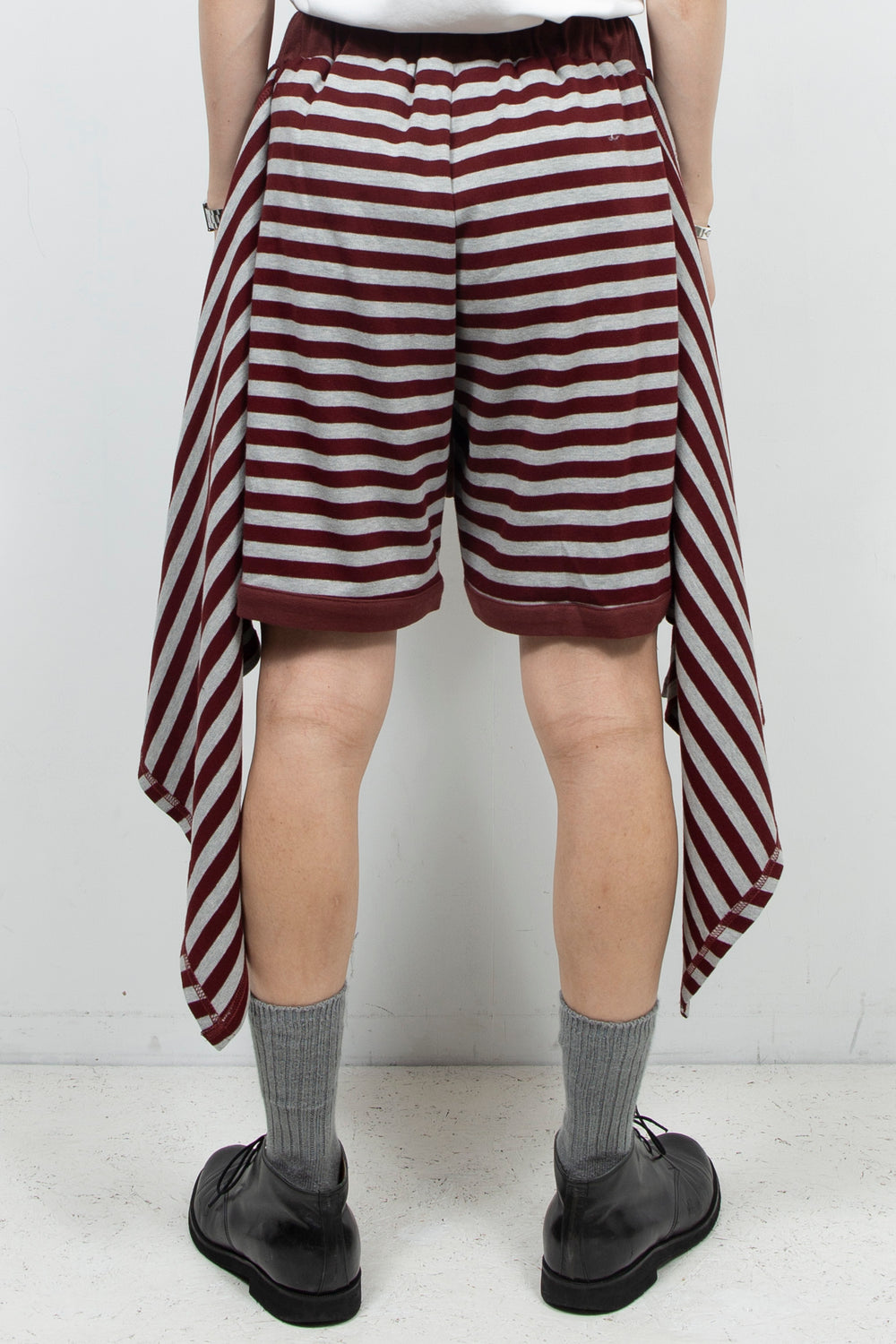 Striped deconstruction loose shorts